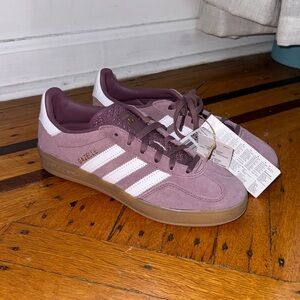 NWT Adidas Gazelles - Gum